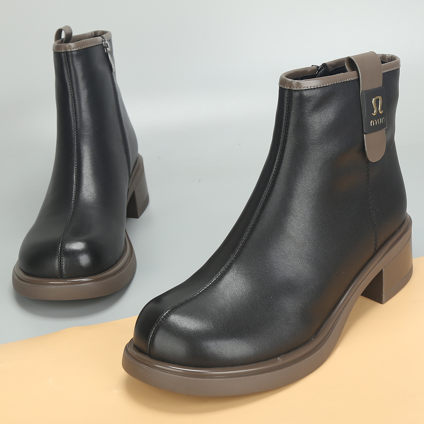 前掌加宽大码女鞋41到43秋冬新款马丁靴厚底短靴女靴加绒棉鞋丫丫