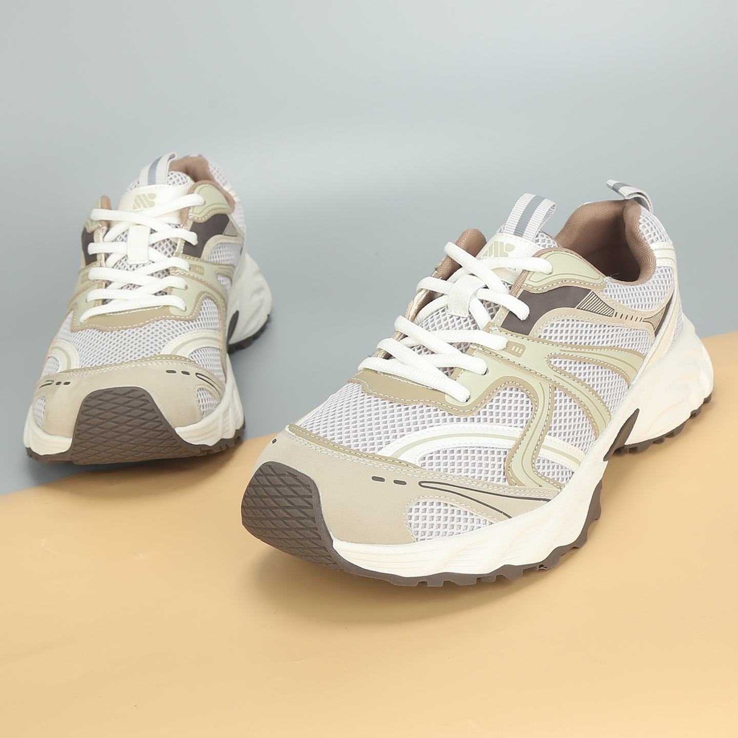 宽胖脚大码女鞋41到43秋季2025新款真皮时尚宽头运动休闲鞋老爹鞋