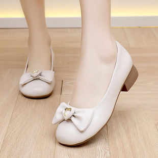 宽胖脚大码女鞋41到43舒适妈妈鞋2026春季新款真皮单鞋平底小皮鞋