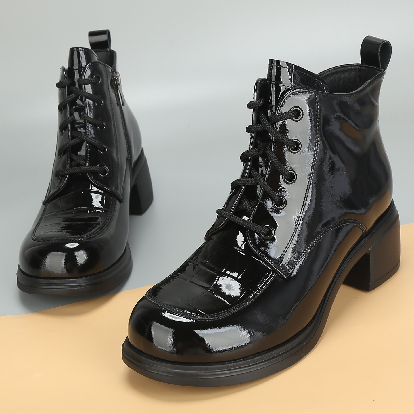 前掌加宽大码女鞋41到43秋冬新款漆皮马丁靴粗跟短靴加绒女靴棉鞋