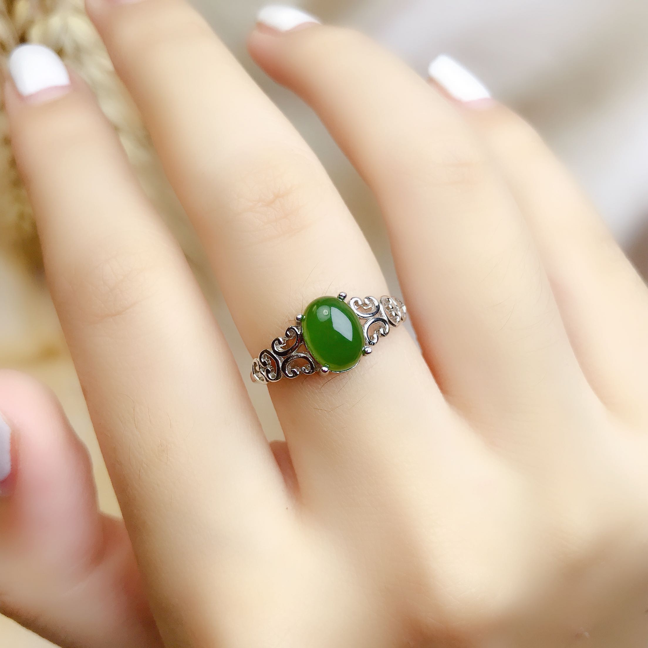 日韩天然和田玉碧玉戒指女戒子菠菜绿色宝石水晶蛋面s925纯银镶嵌
