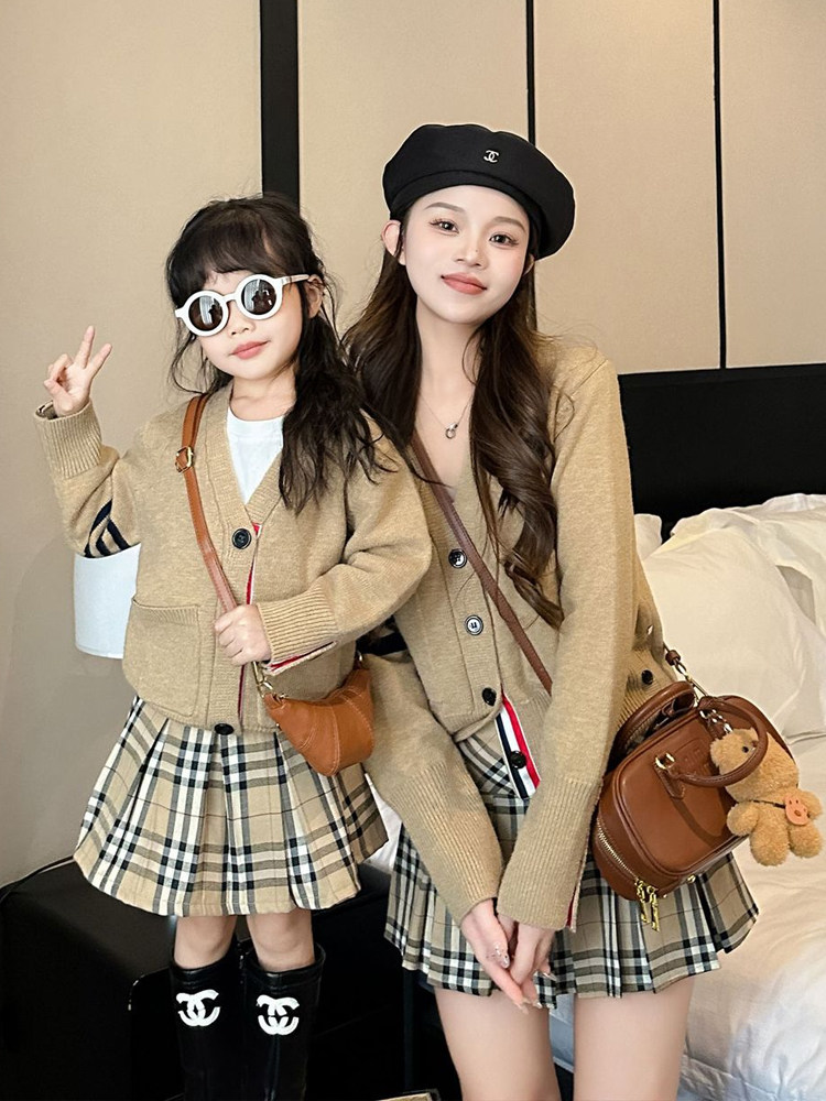 도파민 부모 - 자식 착용 카키색 작은 개월 된 가족 착용 가을 겨울 고급 엄마와 딸 니트 가디건