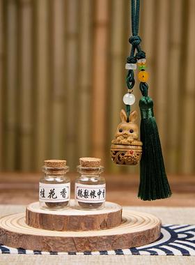 绿檀木雕刻兔子香囊吊坠