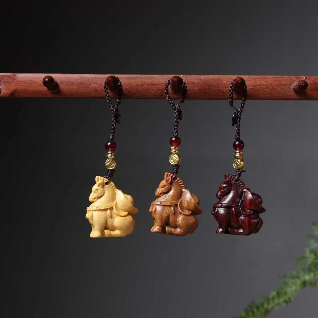 创意国风木质雕刻马上有钱生肖马属相本命年吊坠挂件男女钥匙扣