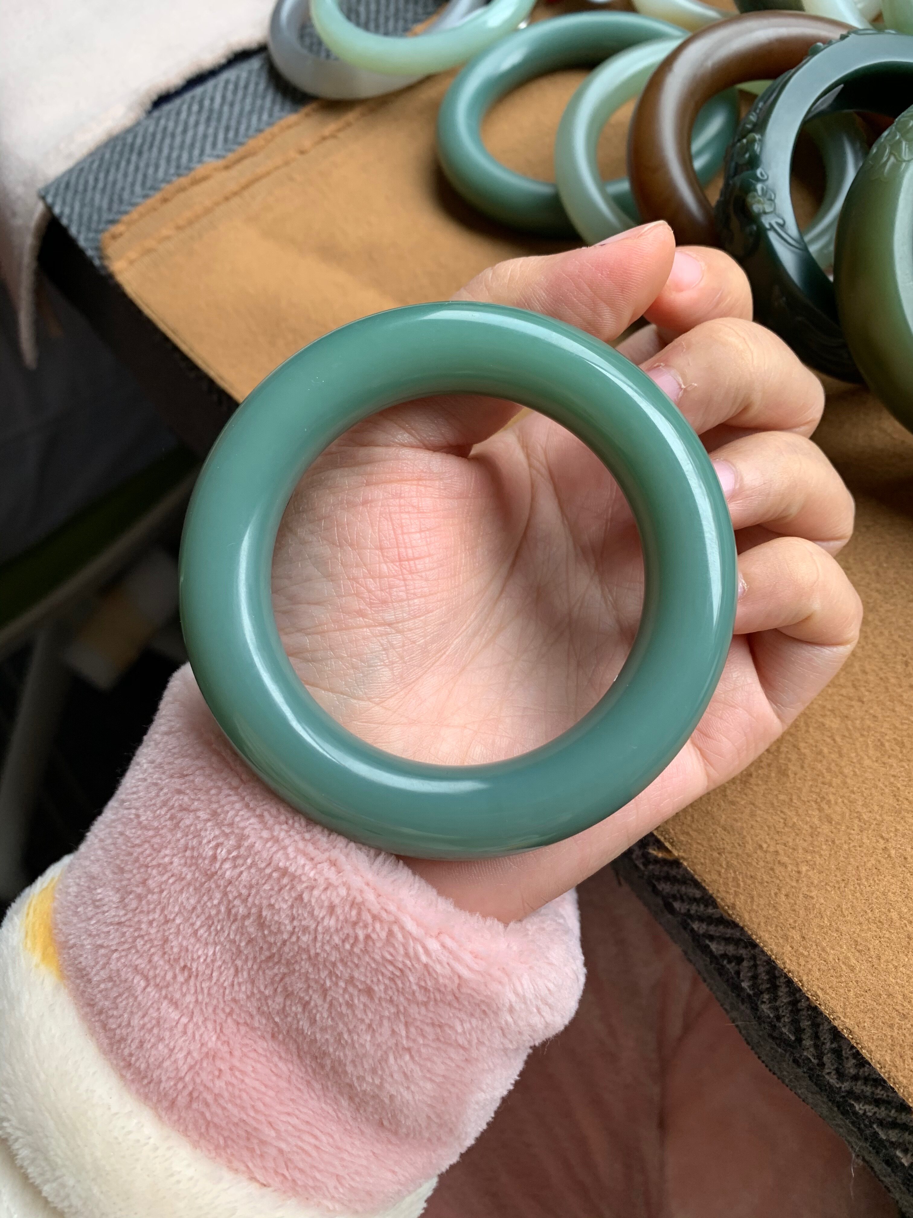 手镯碧玉俄罗斯山料粉青鸭蛋青瓷蓝沙枣青丝娟结构过灯玉镯和田玉