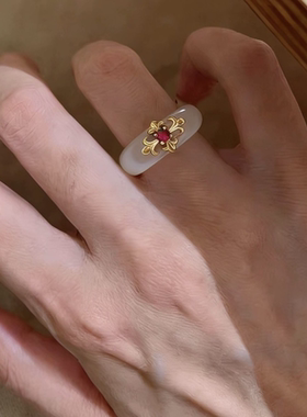 甄媛银饰点钻十字鸢尾花戒指