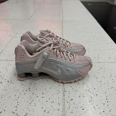 犇犇运动Nike/ SHOX R4 女子舒适缓震休闲鞋 AR3565-600-007