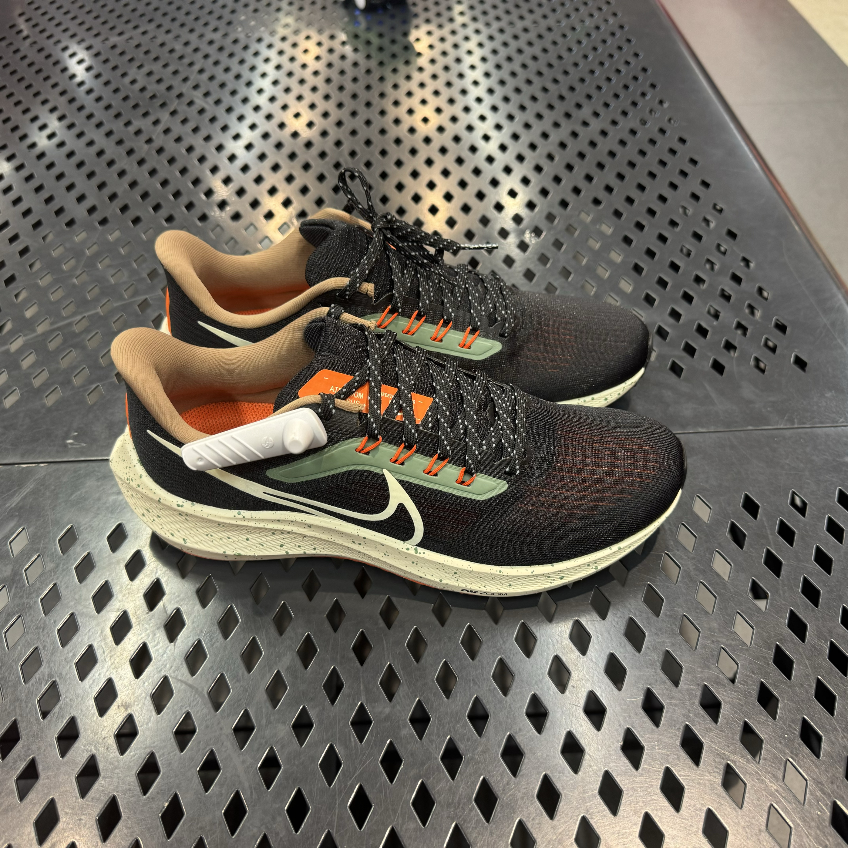 犇犇运动Nike/耐克 AIR ZOOM PEGASUS 39 男子飞马跑步鞋 DX6039