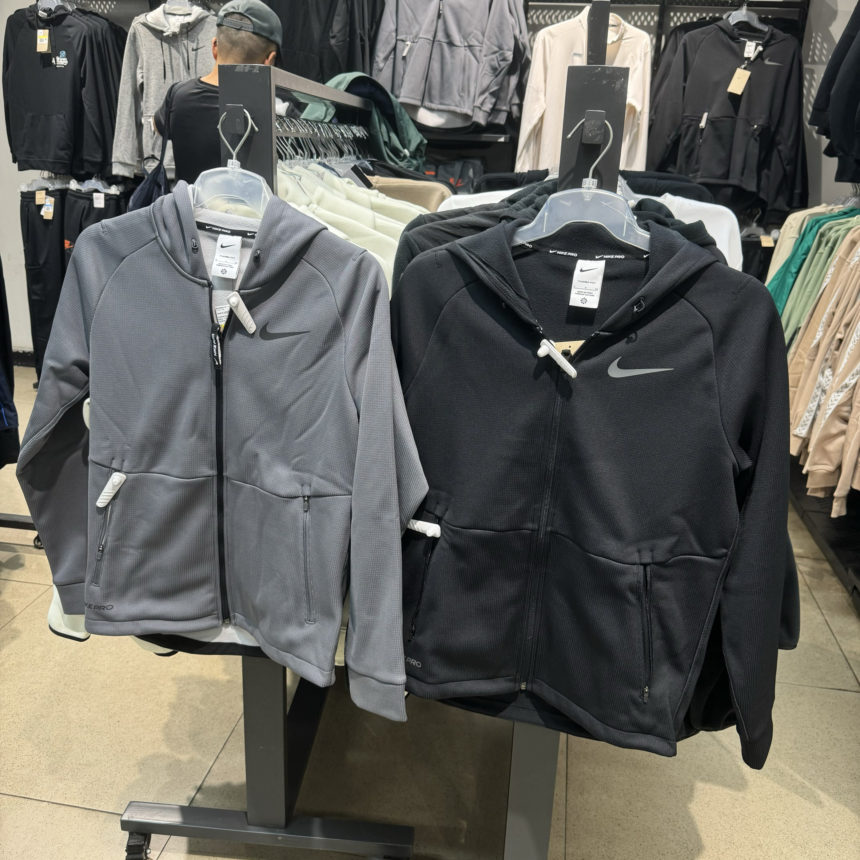 犇犇运动Nike/耐克PRO THERMA-FIT 男加绒训练速干连帽外套DD2125