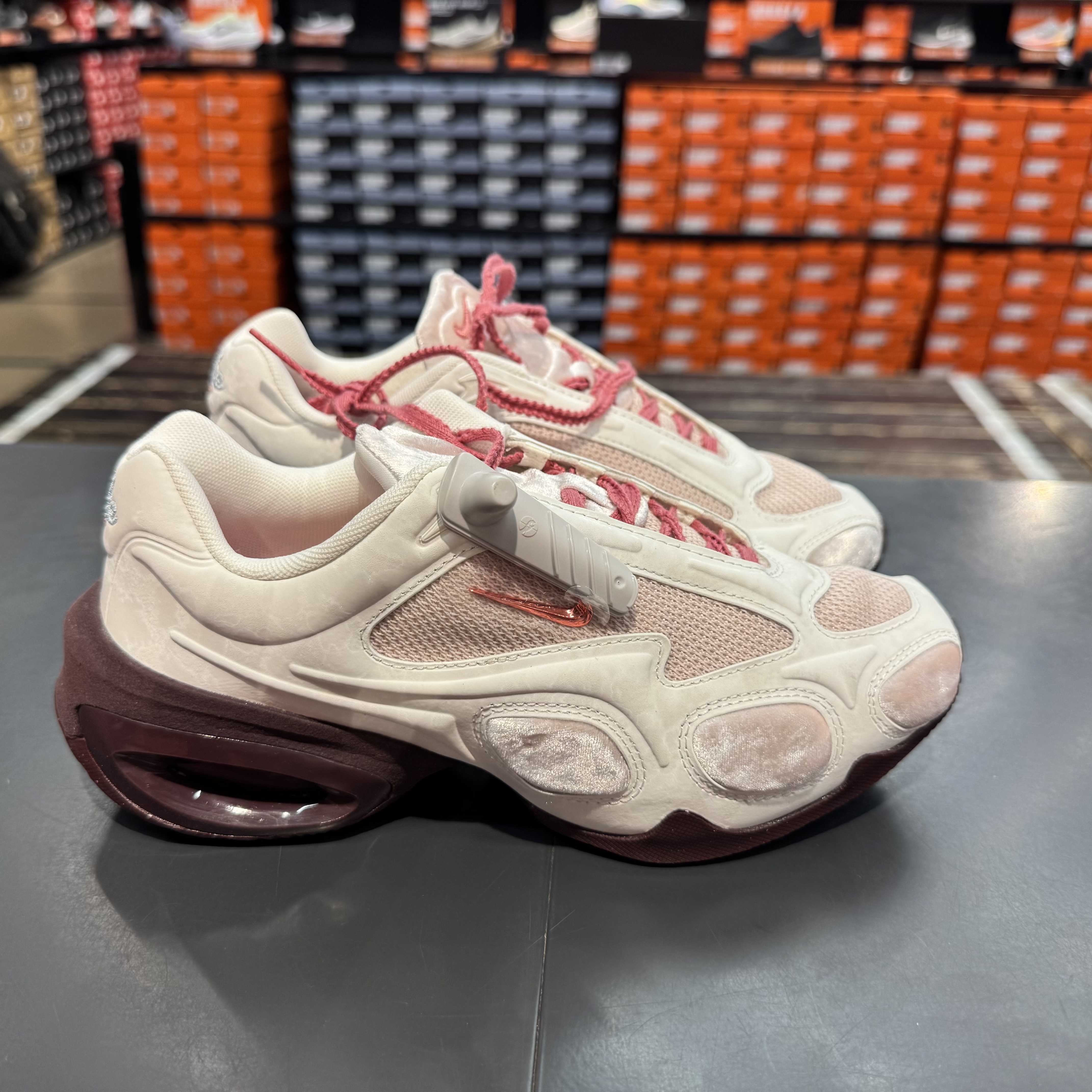 犇犇运动Nike/AIR MAX MUSE SE女子低帮复古气垫休闲鞋IQ1152-666