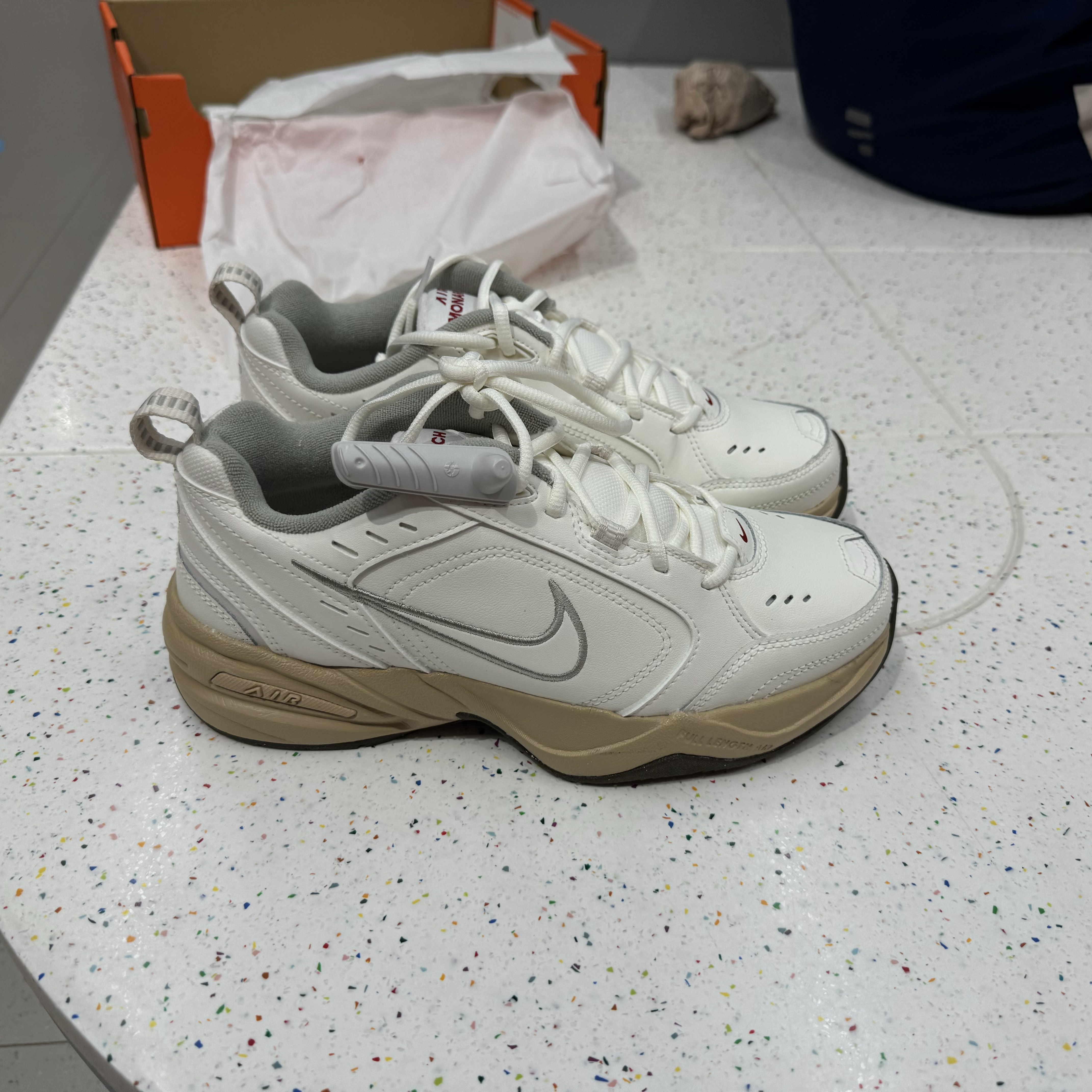犇犇运动Nike/ AIR MONARCH 男子百搭气垫休闲慢跑鞋 IQ9792-112