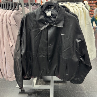 犇犇运动Nike/ 女子立领刺绣小标黑色休闲皮衣夹克IO0477-010