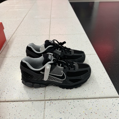 犇犇运动Nike/ Vomero 5男子舒适透气老爹鞋网面跑步鞋HF1553-006