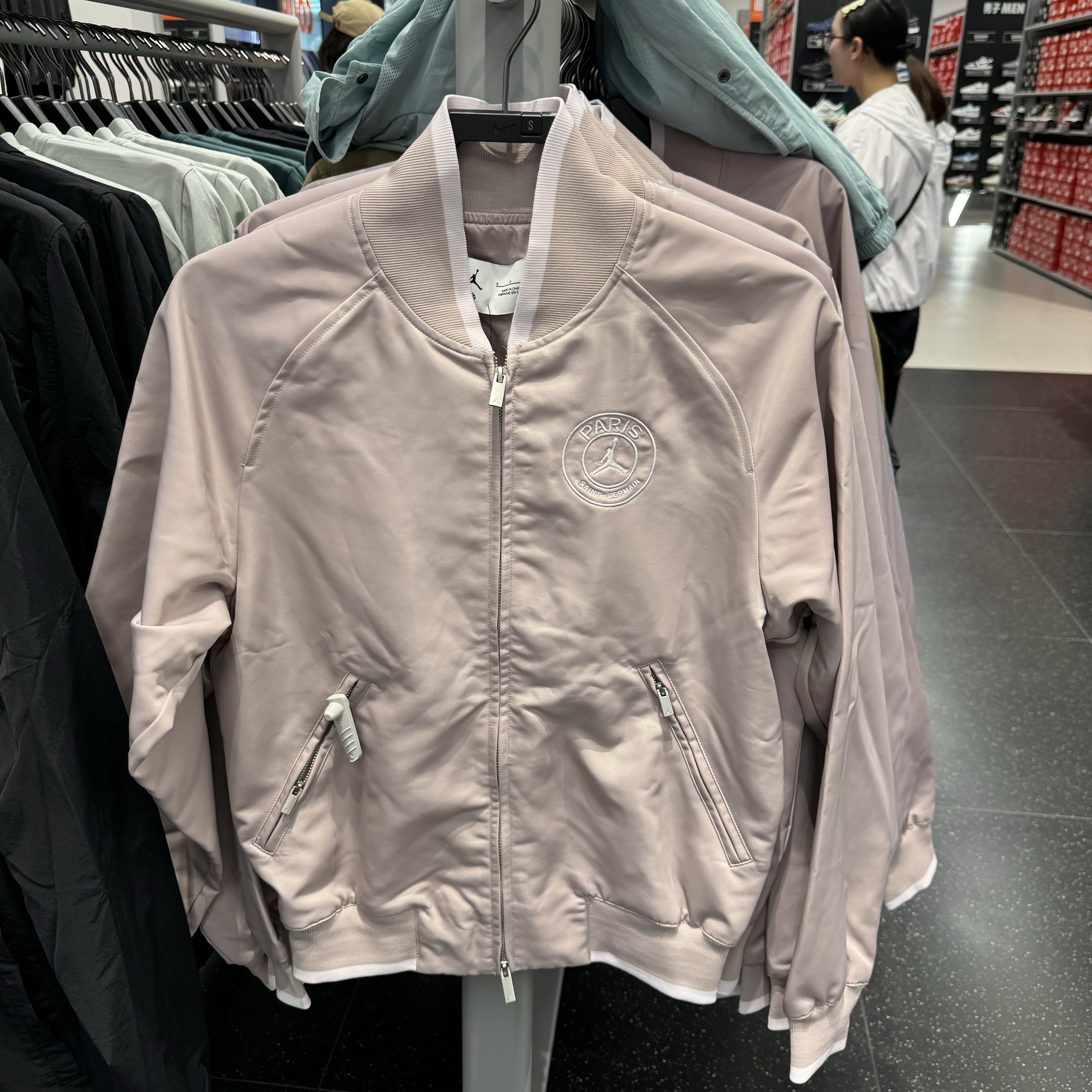 犇犇运动Nike/Jordan男子棒球服巴黎圣日耳曼夹克外套HV3456-060