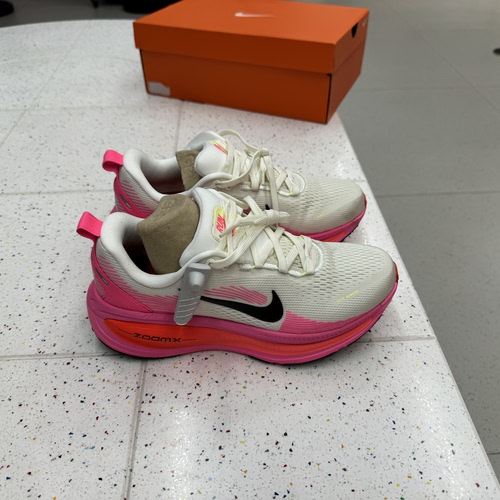 犇犇运动Nike/ 登月Vomero 18 男子缓震舒适跑步鞋HM6803-IB7315