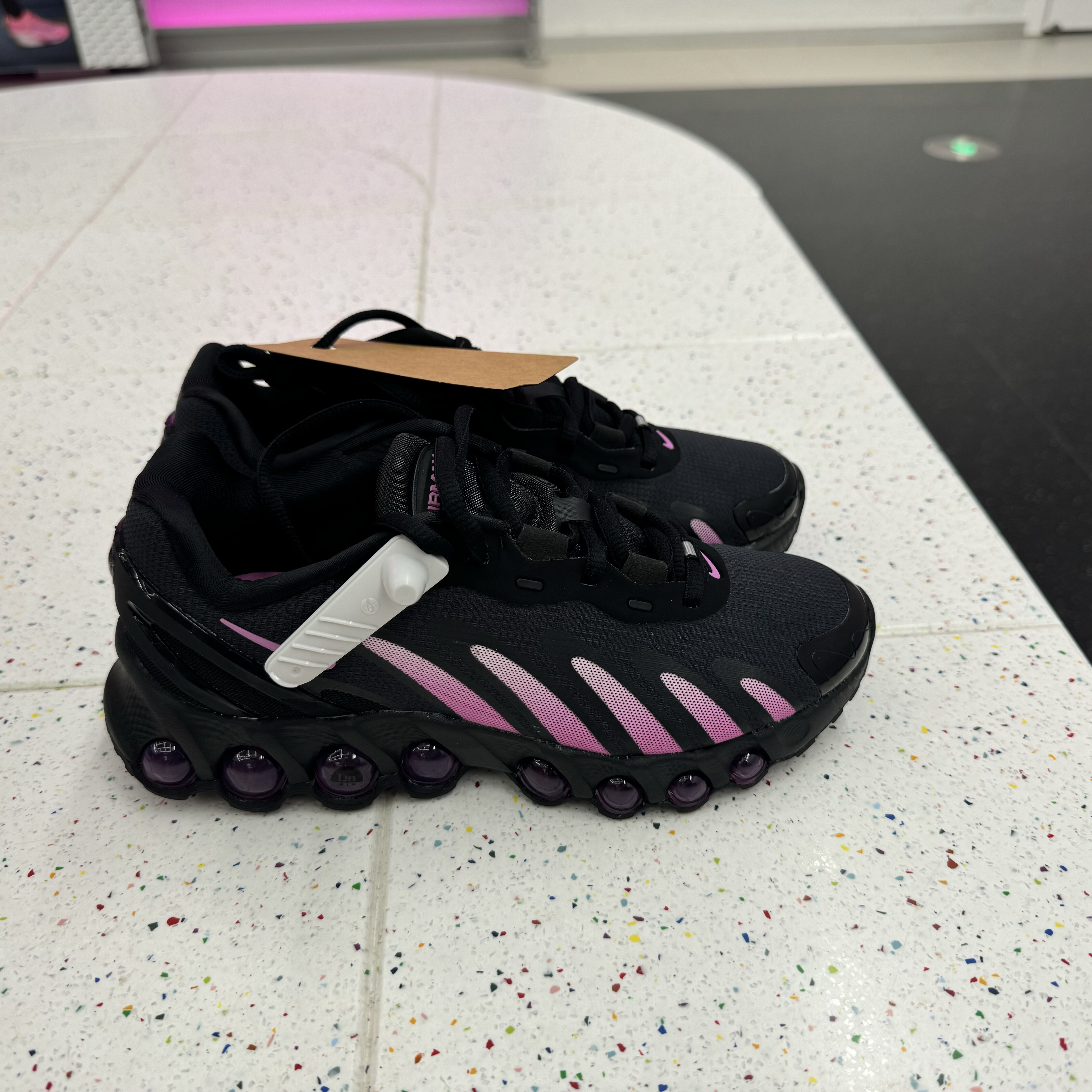 犇犇运动Nike/Air Max Dn8 女鞋低帮气垫缓震跑鞋IH4483-HV5258