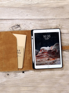 手工缝纫头层疯马皮羊皮内里美式复古棕折叠磁吸IPAD保护套Z03-IXPMN