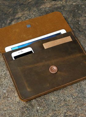 手工手缝头层牛皮疯马皮复古棕适用于苹果iPad平板皮包保护套美式复古欧美阿美咔叽IDNX05S