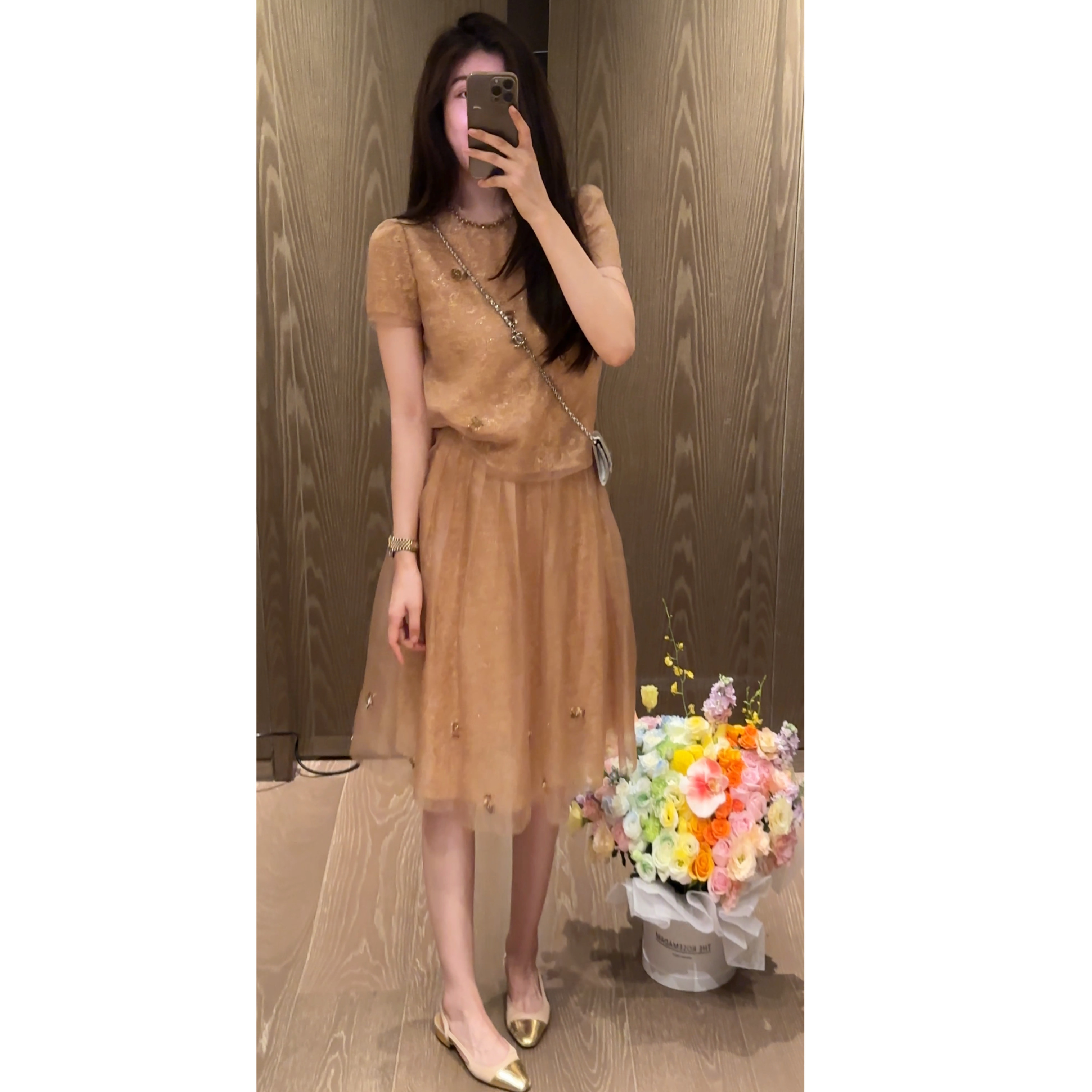 N.COU妮蔻26夏新款温柔感复古设计感蕾丝钉珠气质上衣半裙两件套图片