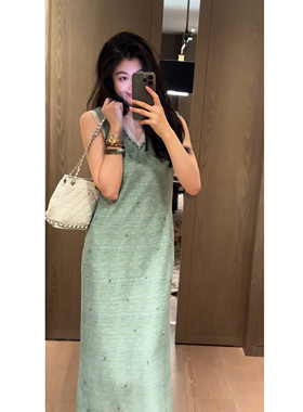 2N.COU妮蔻26夏新款钉钻V领显瘦直筒连衣裙女设计感拼接显白裙子