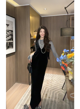 N.COU妮蔻24秋新款气质设计感V领轻熟御姐风百搭黑色丝绒背带裙