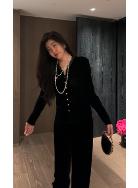 N.COU妮蔻25冬新款时尚气质百搭蕾丝拼接V领丝绒修身显瘦黑色上衣