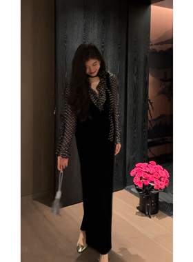 N.COU妮蔻25秋新款轻奢时尚气质高级感百搭V领休闲黑色丝绒背带裙