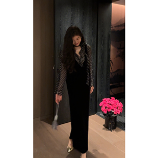 N.COU妮蔻25秋新款 气质高级感百搭V领休闲黑色丝绒背带裙 轻奢时尚