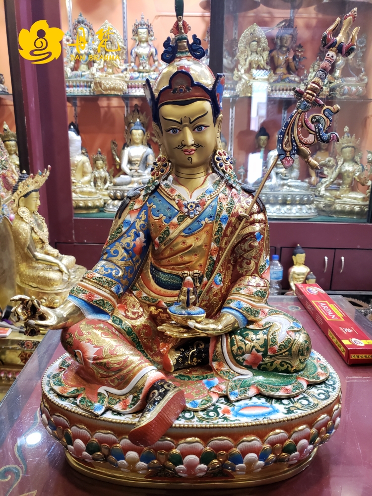丹梵尼泊尔精品莲花生大师雕像彩绘莲师雕像雕像花生西藏古代铜雕