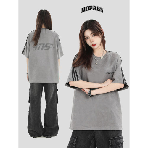 NOPASS 国潮牌情侣原创美式条纹麂皮绒短袖宽松休闲三条杠圆领T恤