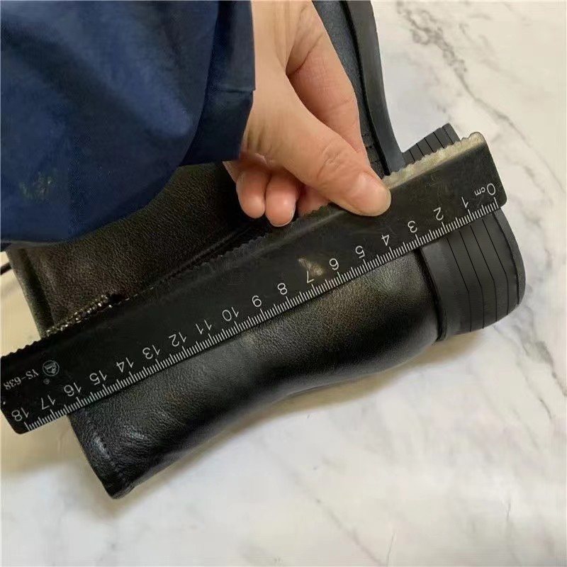 真皮短靴女2025新款秋季女鞋马丁靴平底中筒加绒秋冬季大码女靴子