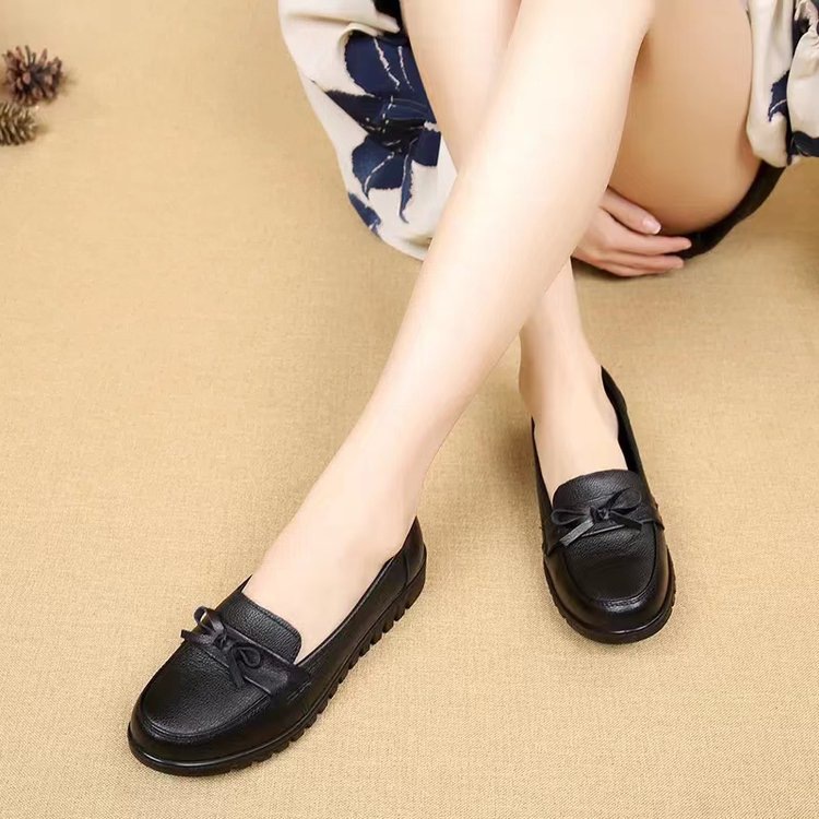 春秋真皮妈妈鞋单鞋软底舒适中老年女皮鞋防滑黑色工作鞋平底百搭