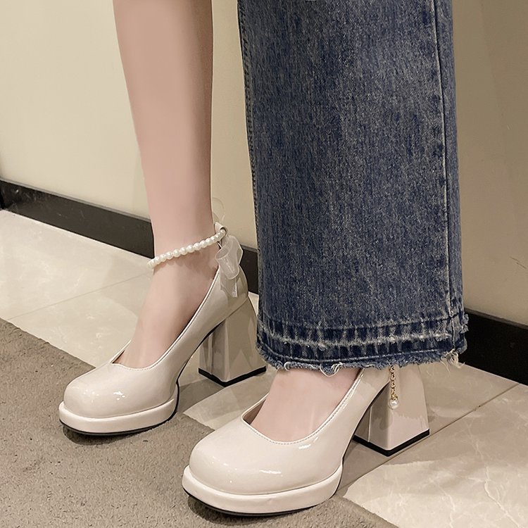 法式玛丽珍女鞋2025新款气质单鞋白色婚鞋配裙子防水台粗跟高跟鞋