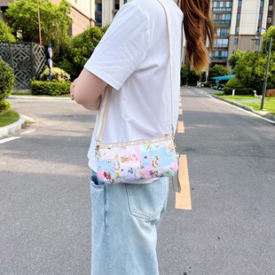 布布家新款手拿包印花化妆包零钱包8105大号可斜挎