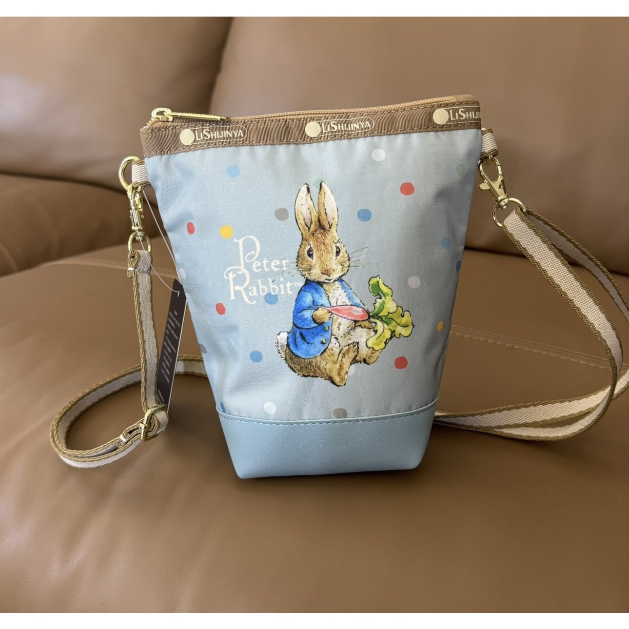 布布家新款比得兔联名斜挎包可爱水桶包 X188尺寸18/16/8
