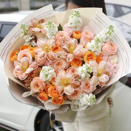 女神玫瑰康乃馨芍药郁金香弗洛伊德百合济南鲜花同城配送长辈