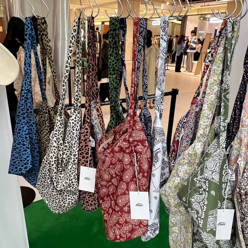 2025新款emis灯芯绒明星同款豹纹帆布单肩手提包时尚百搭韩系包女