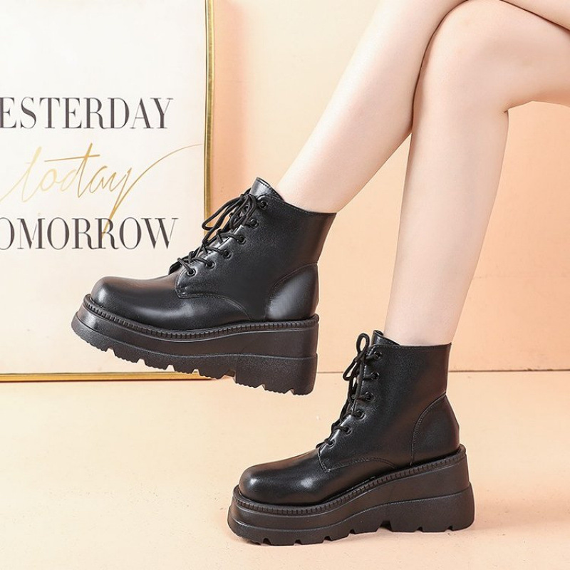 小个子增高马丁靴女2025批发新款高跟英伦风炸街坡跟松糕底短靴