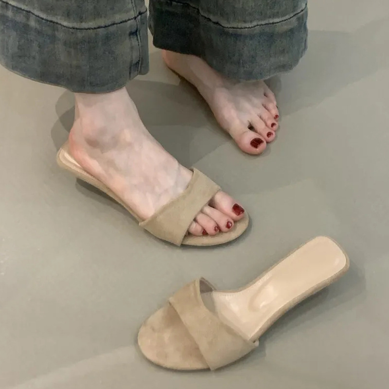 小众法式凉拖鞋女夏季新款简约百搭一字拖气质绝美凉鞋坡跟穆勒
