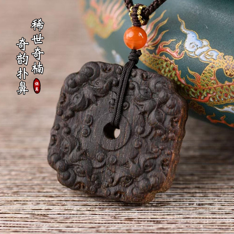 设计师款黑油老料奇楠沉香吊坠图片