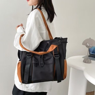 单肩包女大中学生上课书包多口袋大容量早八通勤挎包大布包托特包