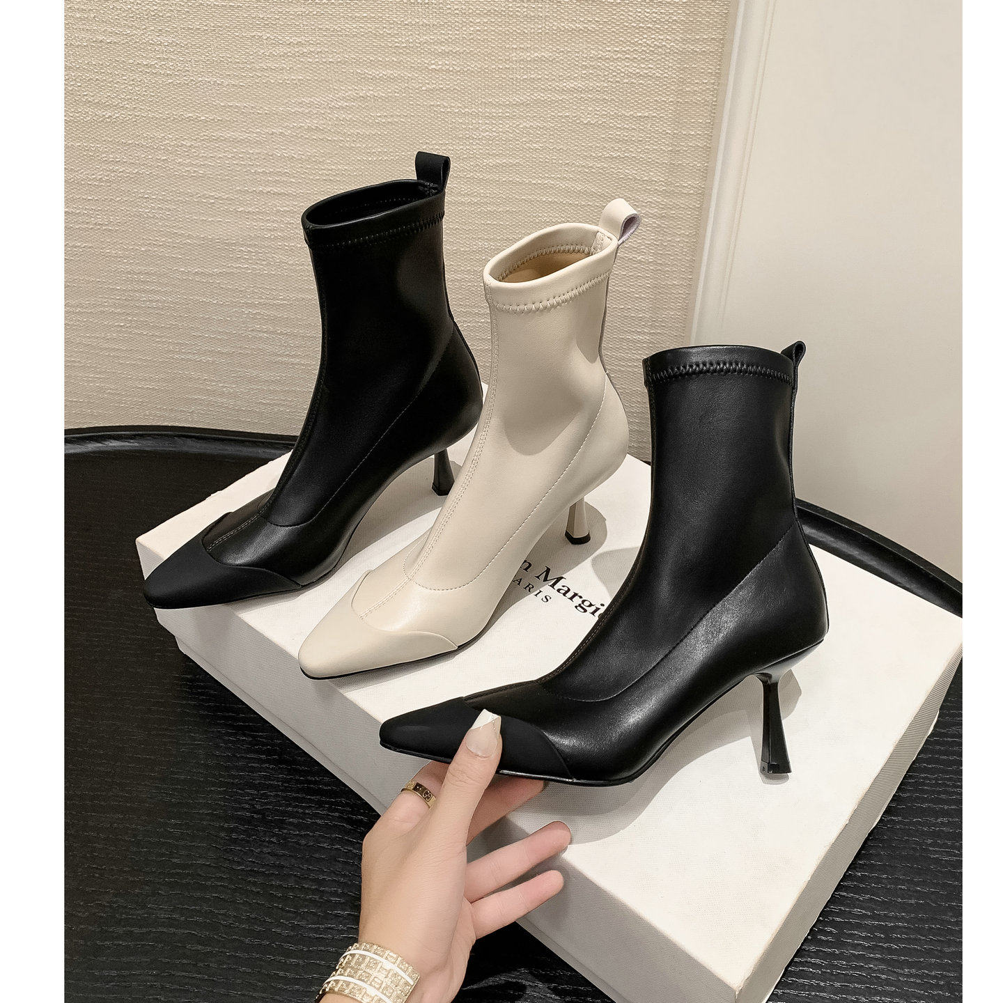 白色短靴女高跟秋冬新款加绒法式小踝靴细跟时尚弹力尖头瘦瘦靴