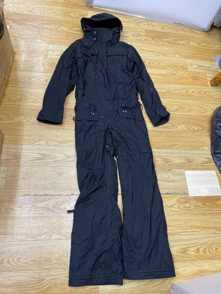 黑色 连体裤 滑雪服 重工艺 防水功能连体衣