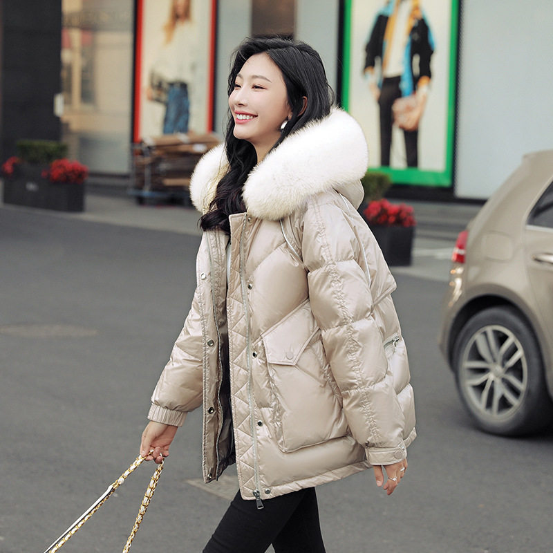 时尚保暖女款宽松白鸭绒羽绒服大毛领设计冬季简约羽绒服外套