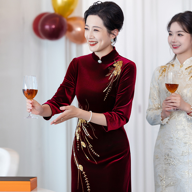 喜婆婆妈妈装婚礼宴礼服女2025秋装新款改良旗袍丝绒结婚礼服宴会