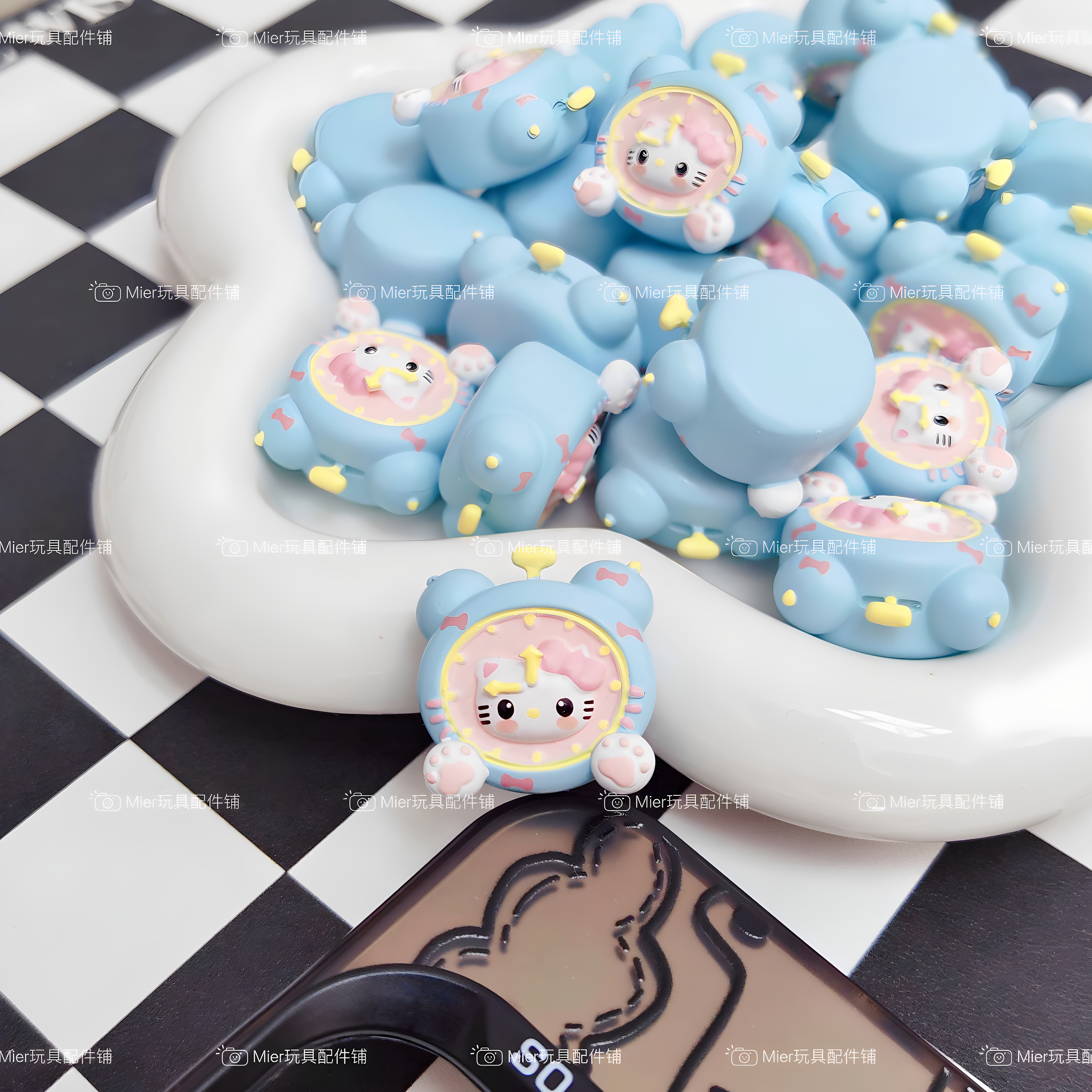 PU设计款Hello Kitty闹钟变装公仔DIY串珠奶油胶手机壳摆件笔刀