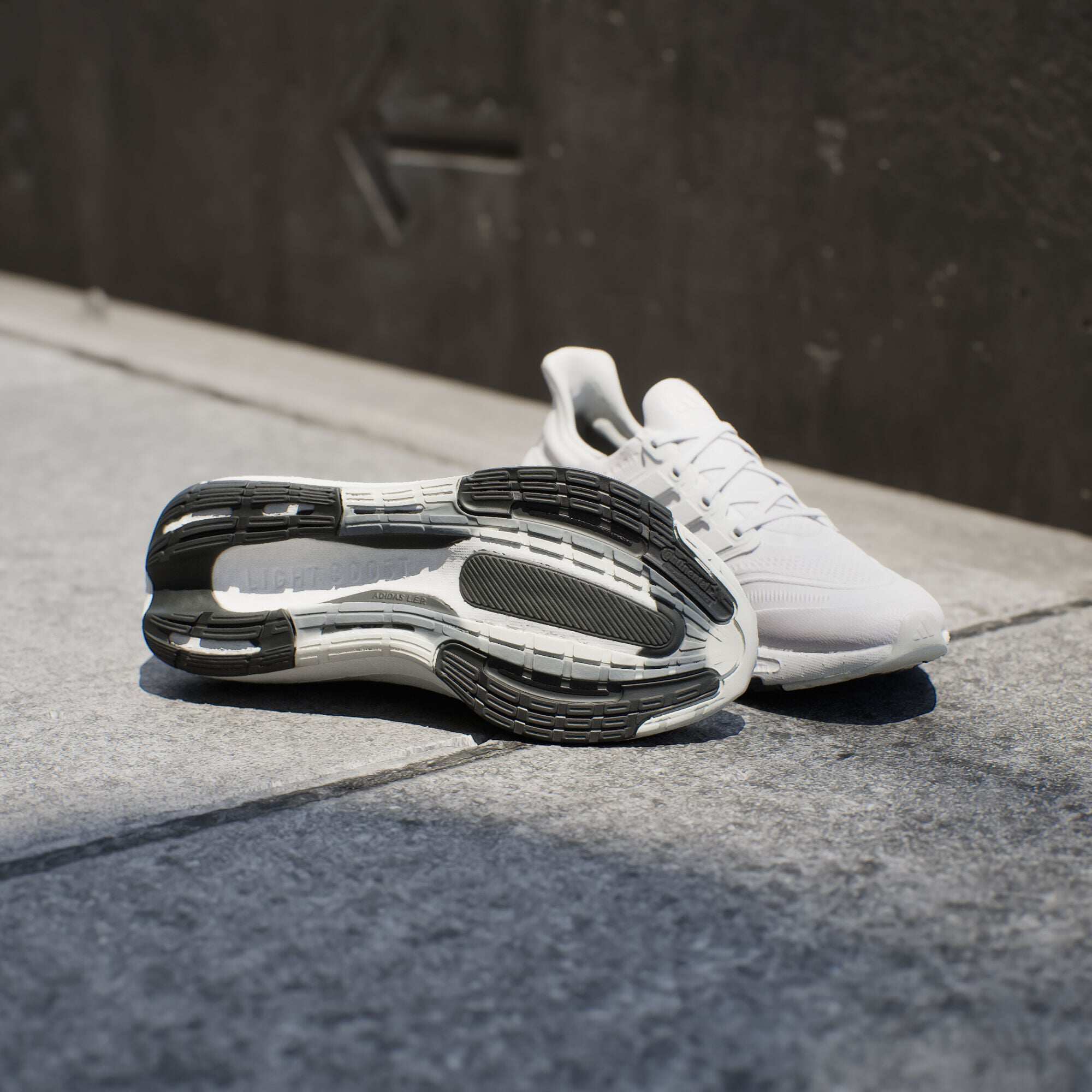 阿迪达斯UltraboostLight经典UB减震轻质织物运动跑鞋