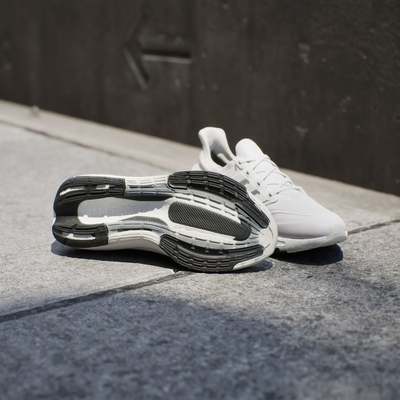 阿迪达斯UltraboostLight经典UB减震轻质织物运动跑鞋