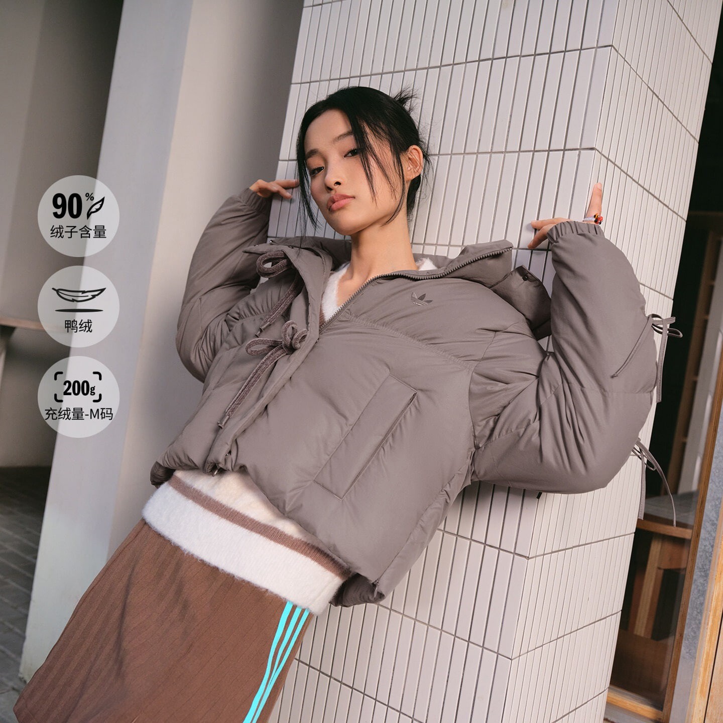 阿迪达斯女保暖短款运动宽松鸭绒连帽羽绒服 90绒KC2609|KC2610