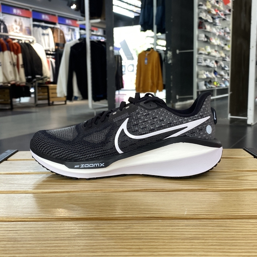 耐克Nike Zoom Vomero 17 健身训练 轻便缓震 简约 跑鞋运动鞋
